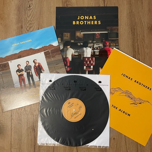 Jonas Brothers Vinyl Bundle (“Who I Am” & “The Album”) *Like New* - Picture 3 of 3